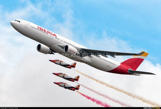 A-330-300 & Patrulla Aguila