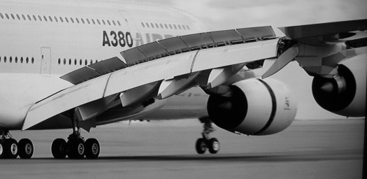 A-380-800 Airbus wing landing