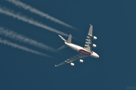 A-380-861 contrails EK