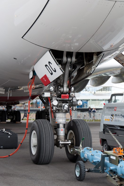 Airbus A-380 nose landing gear