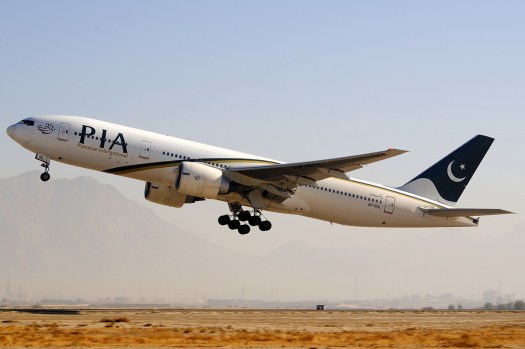 B-777-200LR PIA