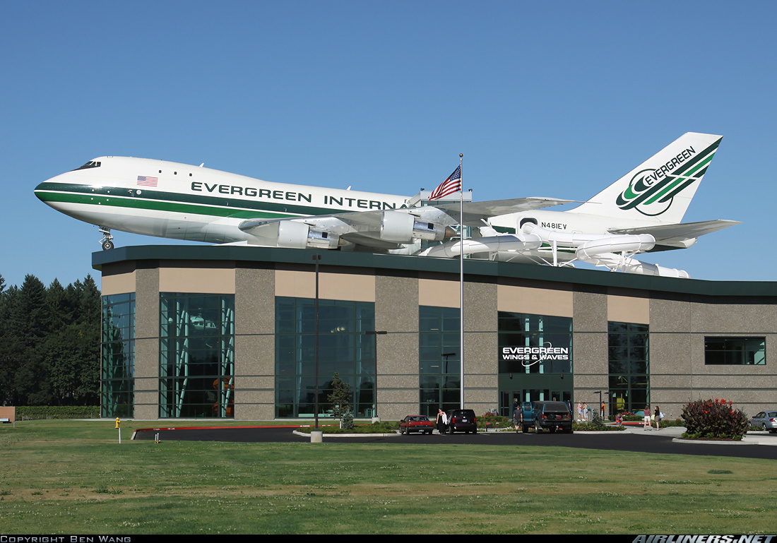 B-747 Evergreen wings &amp; waves waterpark