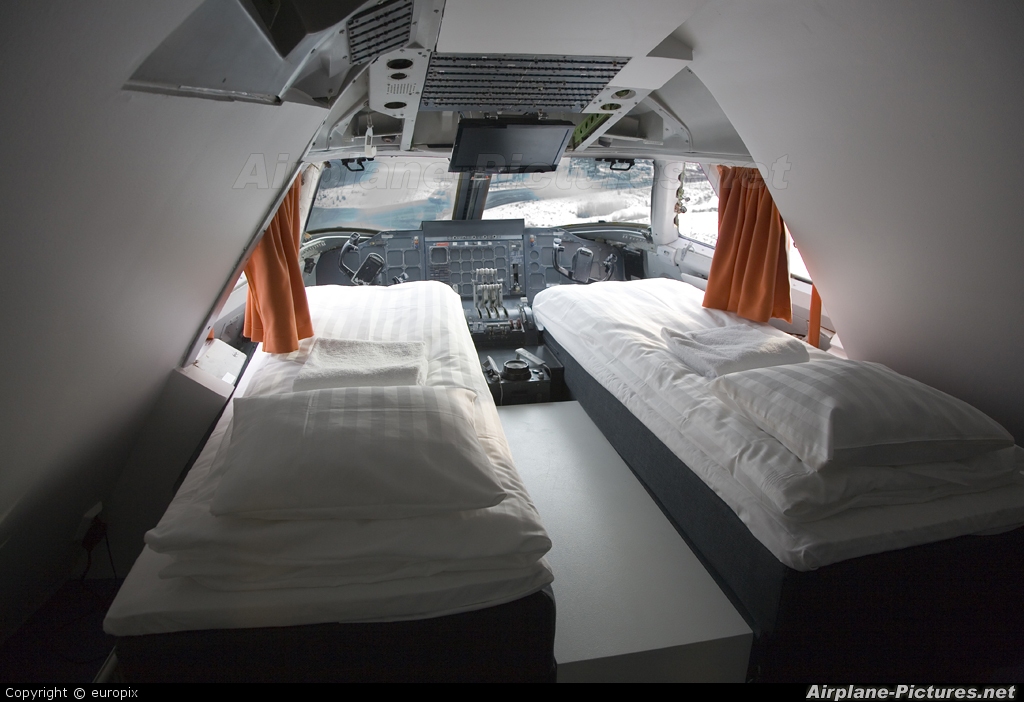 Jumbo Hostel bedroom