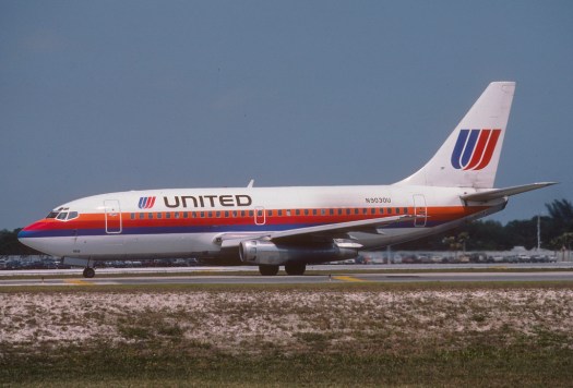 B-737-200 UA