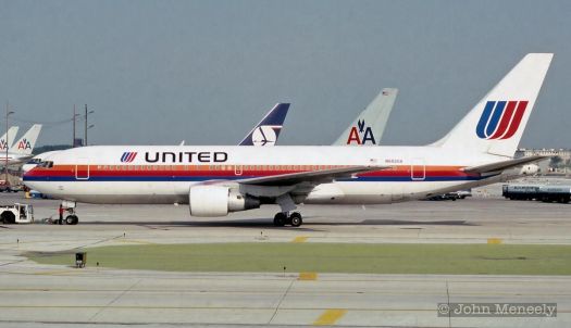 B-767-222 UA old livery