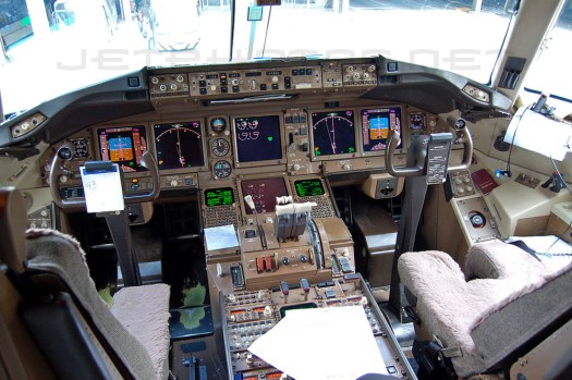 B-767-400ER flight deck