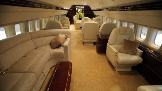 B-757-200 Trump inside