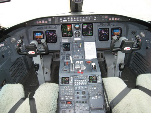 CRJ-200 cockpit