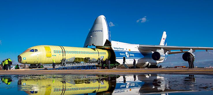 Cargo AN-124 loading