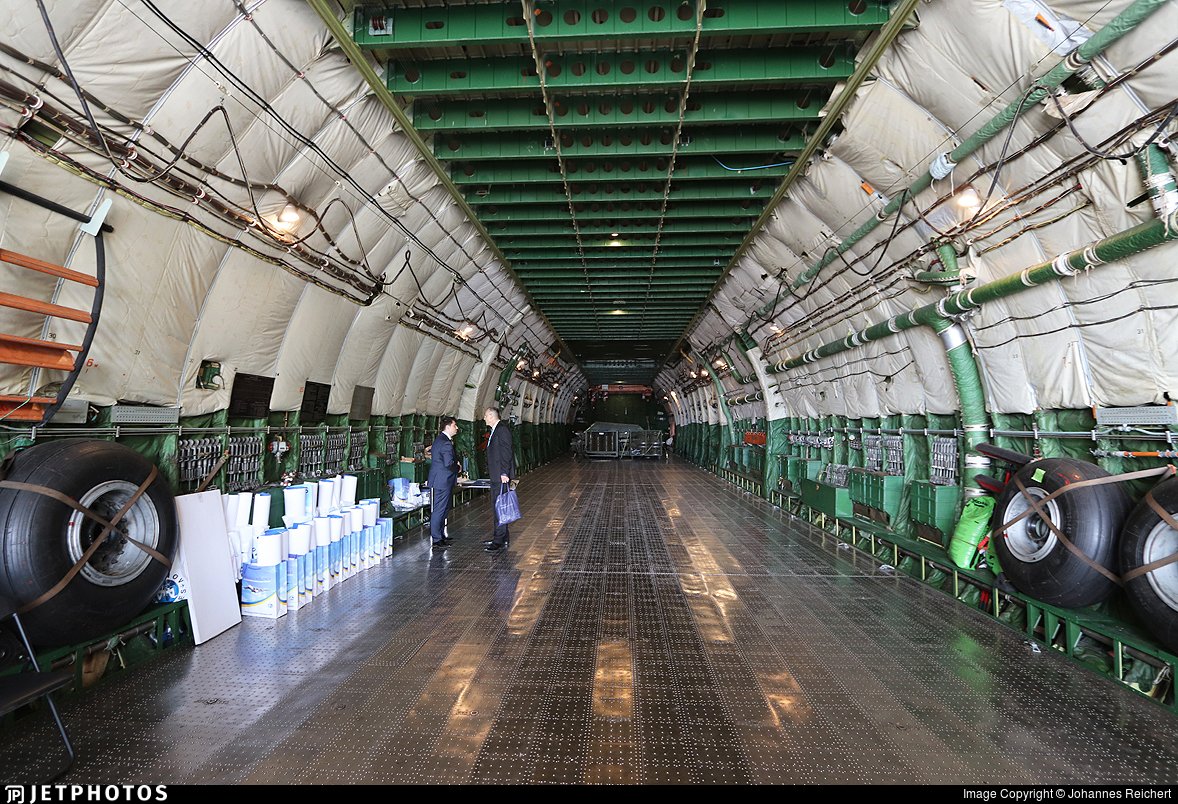 Cargo AN-225 cargo bay