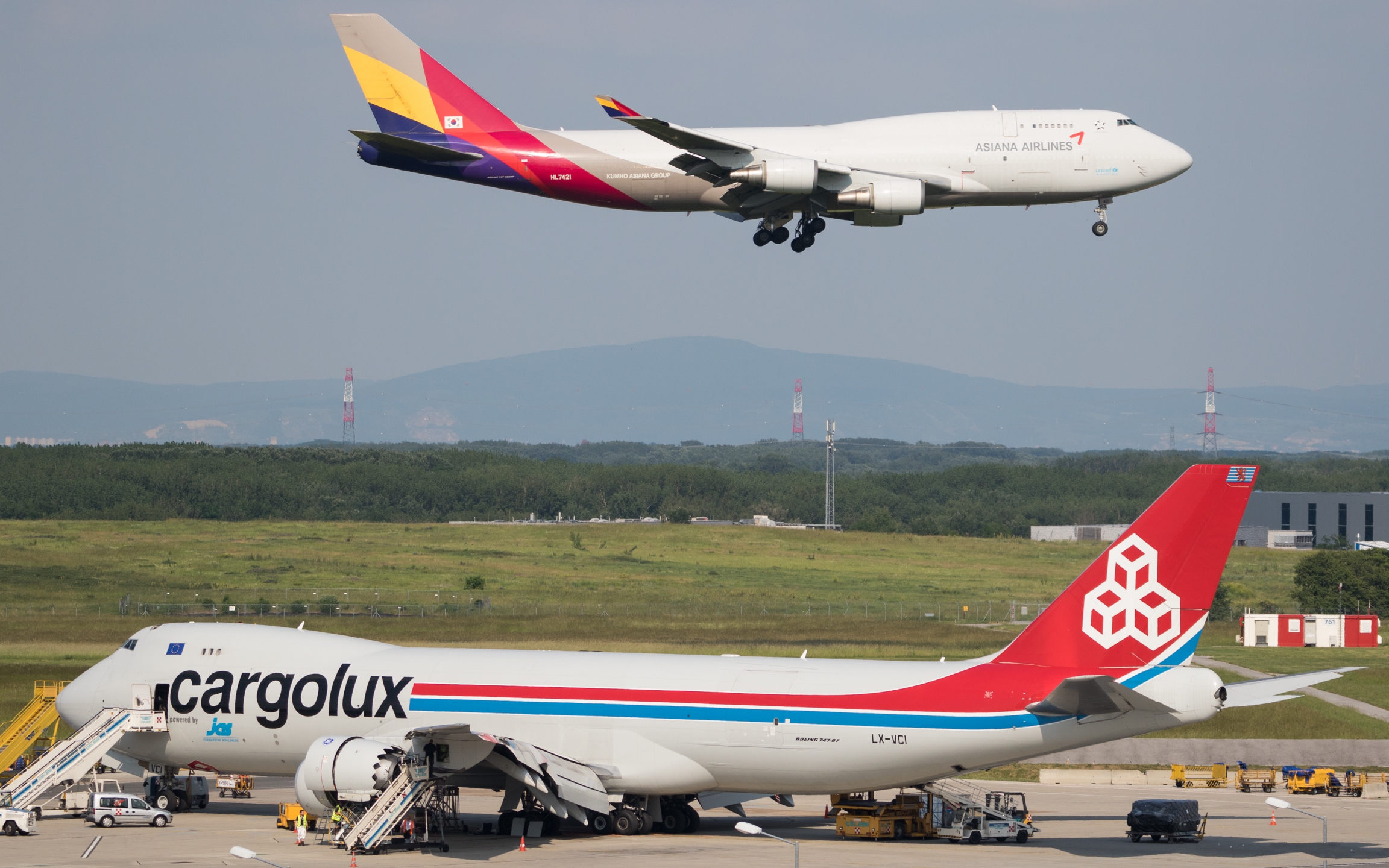 Cargo B-747-400F Asiana