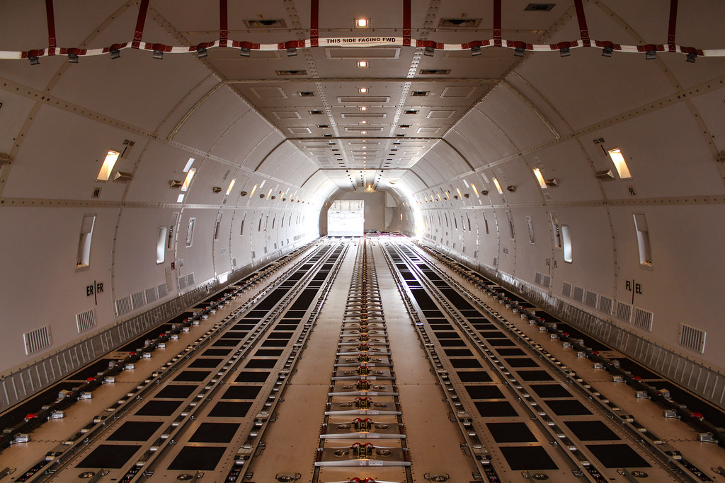Cargo B-747-8F cargo bay