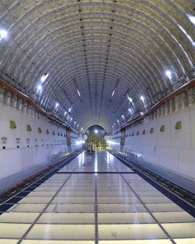 Cargo B-747 LCF inside